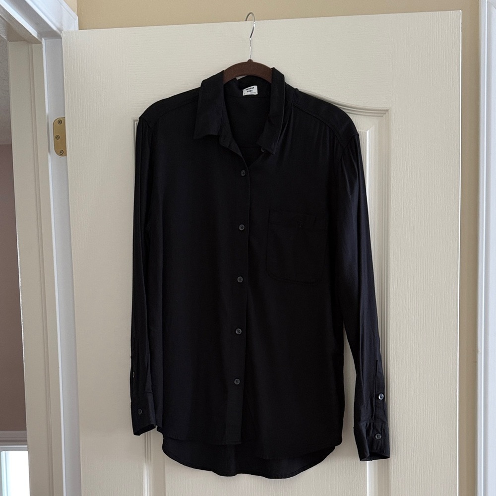 Aritzia Sunday Best Black Button Down Shirt (Size M)